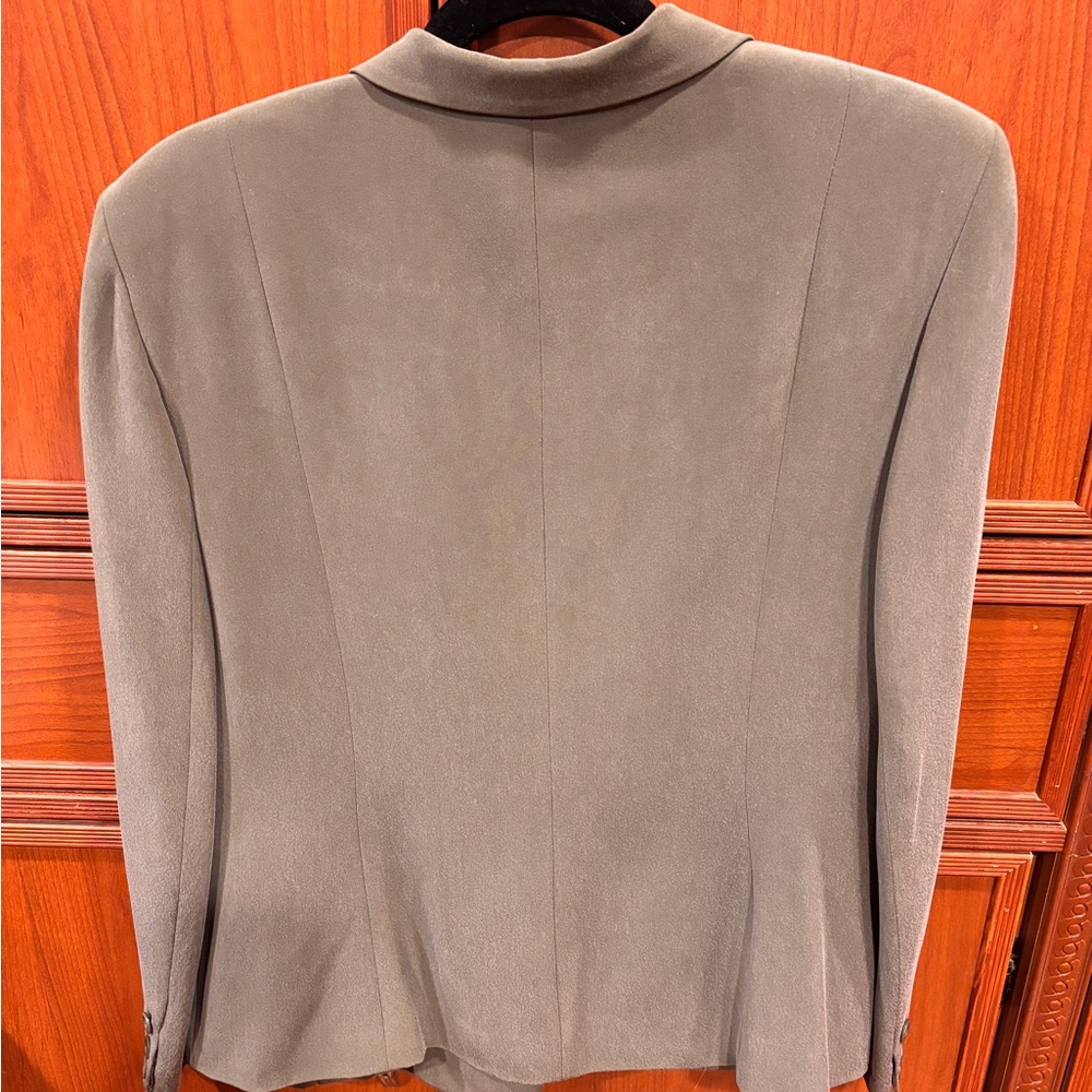 Jones New York Women's Classic Olive Blazer - Large. 100% silk. - Picture 3 of 3